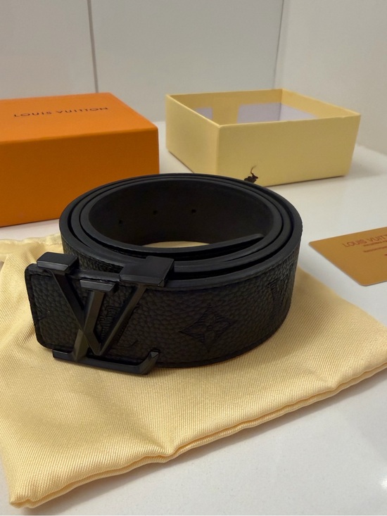 Louis Vuitton Other - Louis Vuitton LV Initials 40MM Pebbled Leather Belt